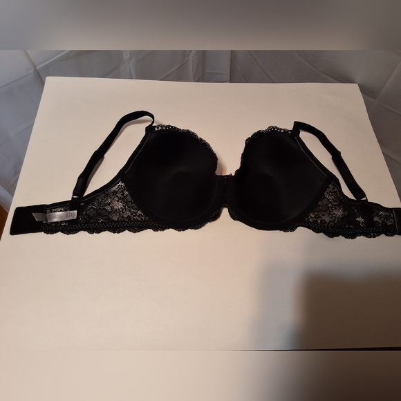 Experience the Sensuality of Lace with Victoria's Secret Floral Lined Demi Bra - Picture 3 of 5
